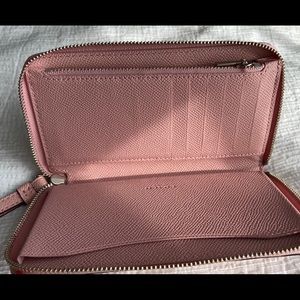 Coach Wristlet (Pink)